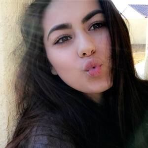 Meet your Posher, Mia